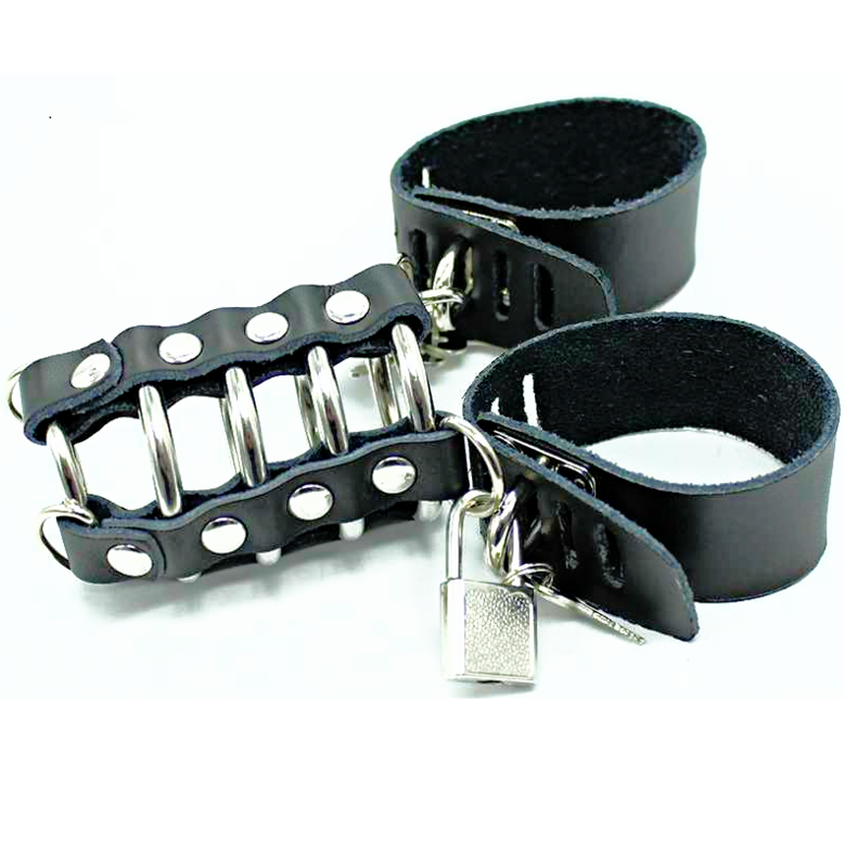 OHMAMA FETISH – JAULA PENE CON ANILLAS METALICAS Y CORREAS PIEL